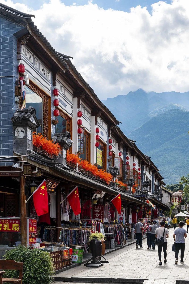 大理旅游：古城与洱海间的诗意旅程